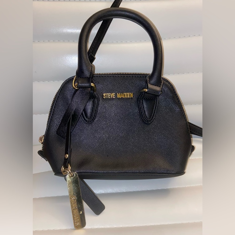 Black Steve Madden crossbody purse
